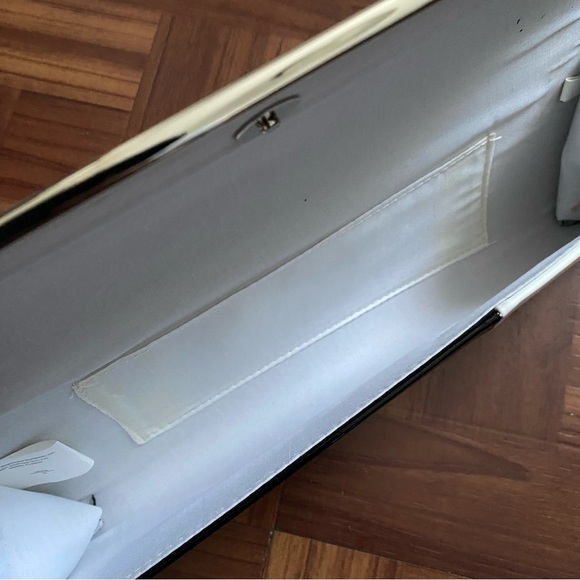 Vintage Fioni Night Vinyl Two-Tone Barrel Clutch Purse Black White - Picture 3 of 9